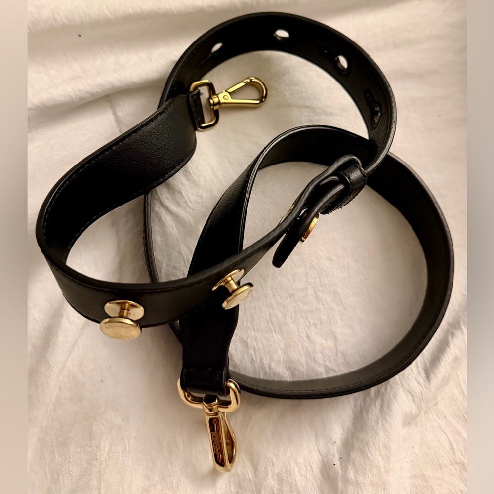 👑✅PRICE FIRM✅ AUTHENTIC FENDI Black Leather Crossbody Strap - Picture 9 of 17